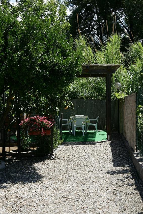 Casa Vacanze Rosy "Nel Verde" Палинуро Екстериор снимка