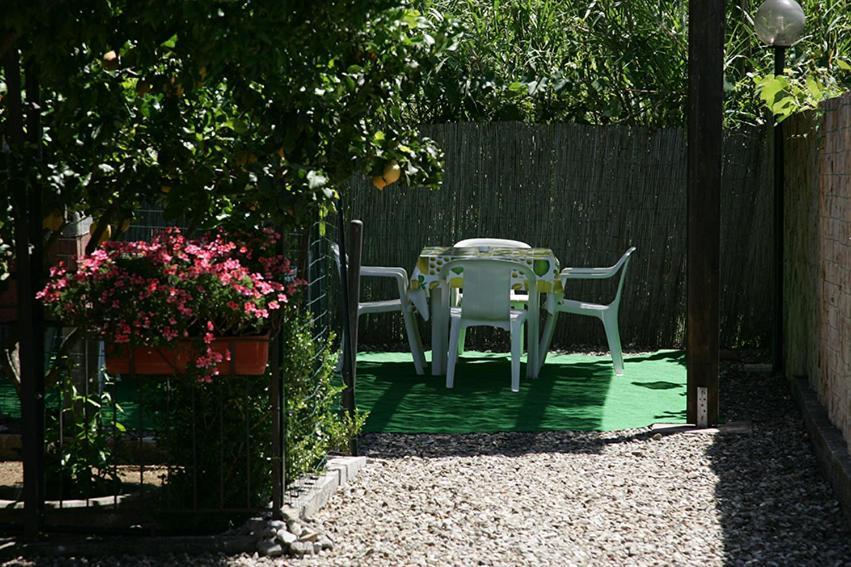 Casa Vacanze Rosy "Nel Verde" Палинуро Стая снимка